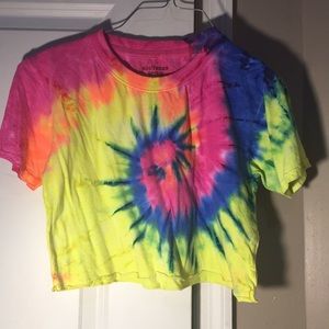 It’s a crop-top, and it’s very cute!